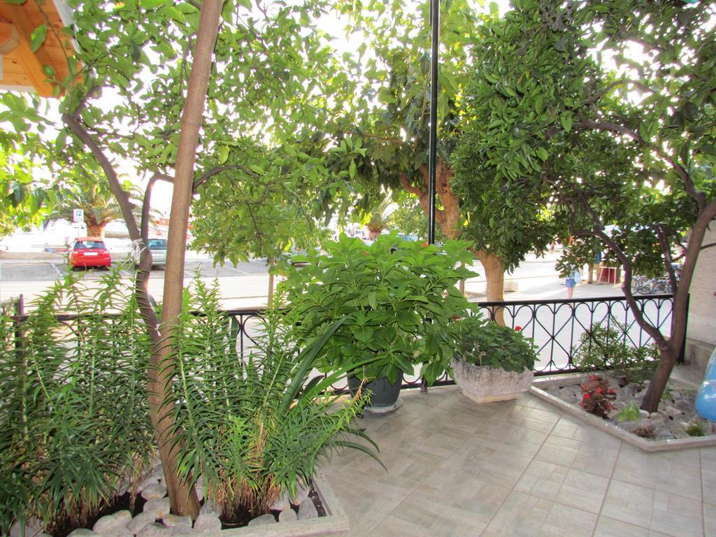 Casa Rosada Hotel Podgora Buitenkant foto