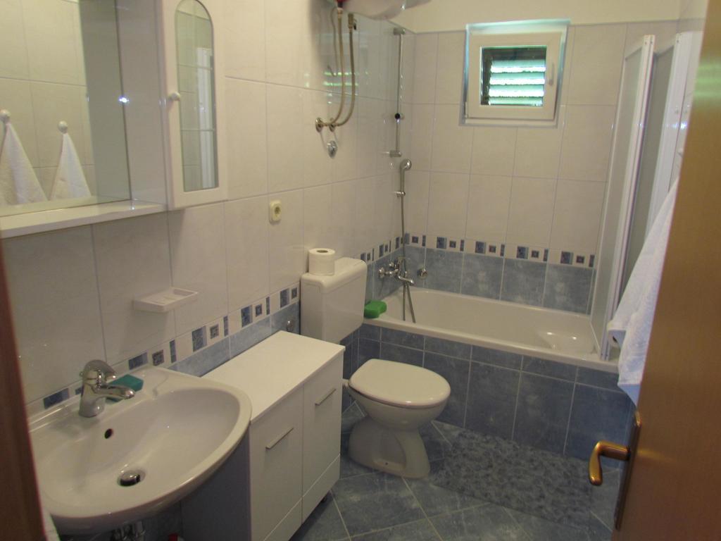 Casa Rosada Hotel Podgora Kamer foto