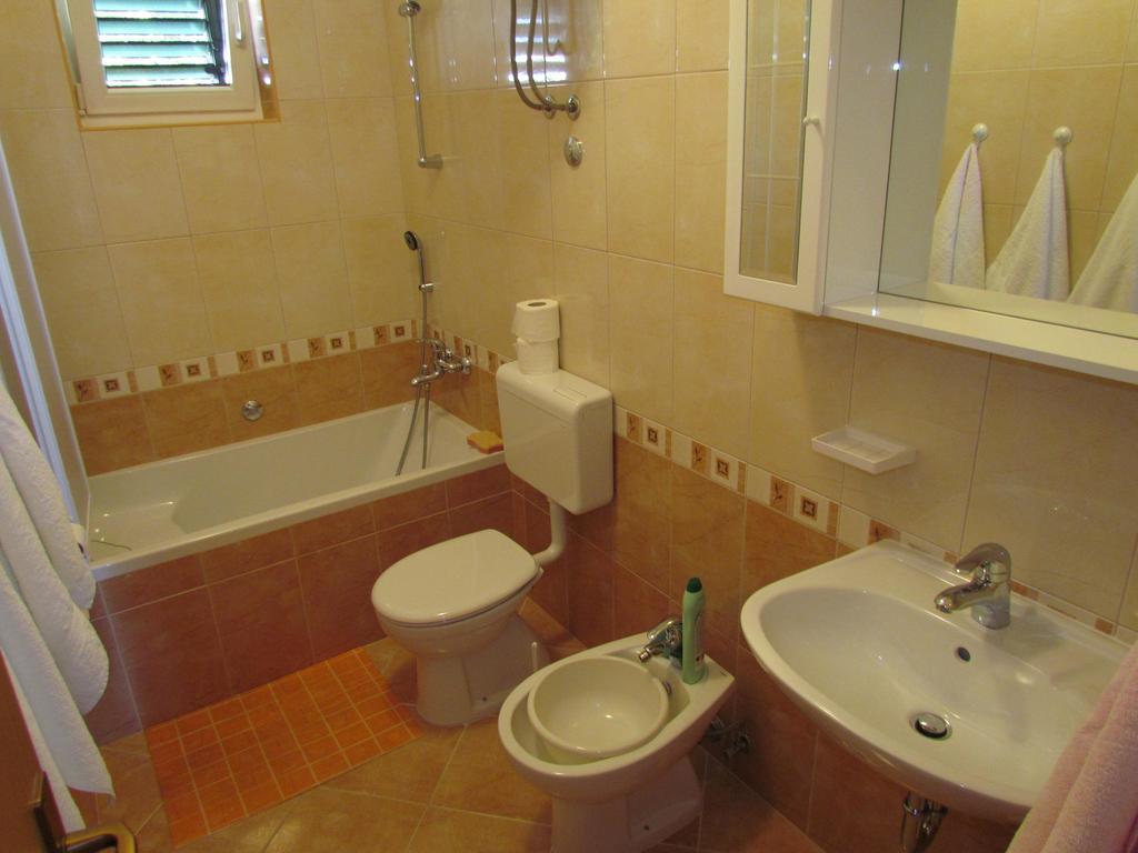 Casa Rosada Hotel Podgora Kamer foto