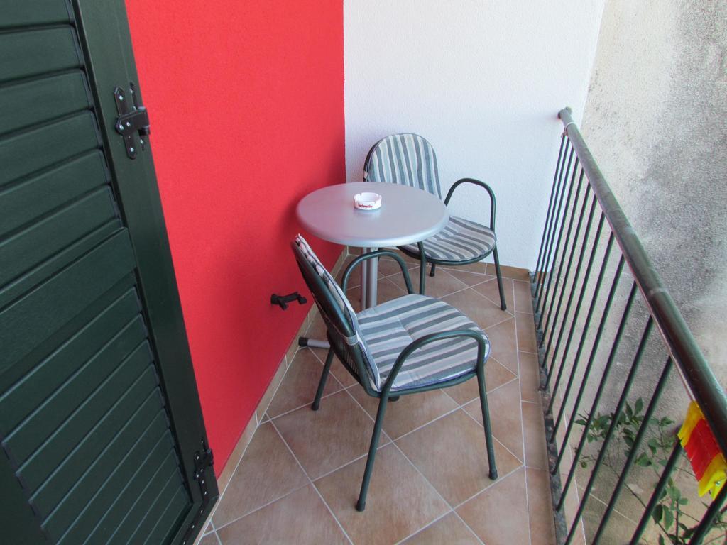 Casa Rosada Hotel Podgora Kamer foto