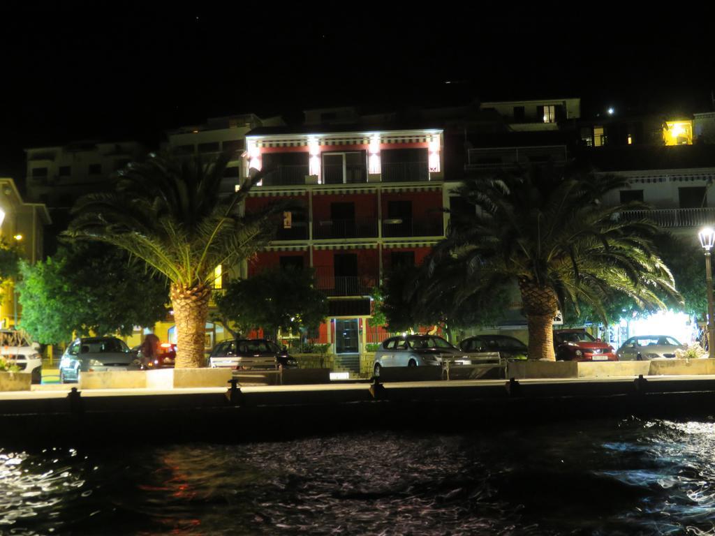 Casa Rosada Hotel Podgora Buitenkant foto