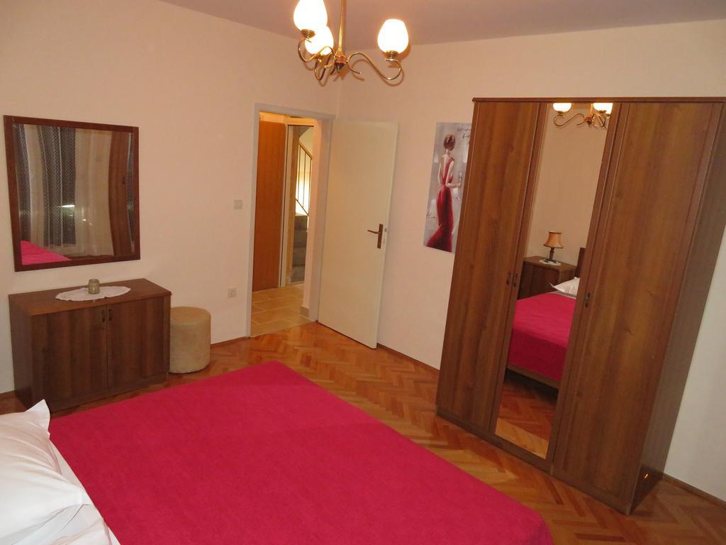 Casa Rosada Hotel Podgora Buitenkant foto
