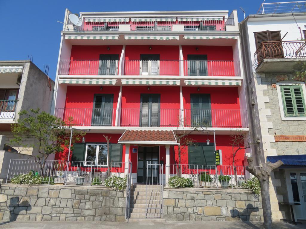 Casa Rosada Hotel Podgora Buitenkant foto
